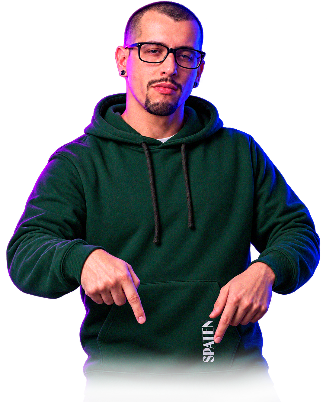 Carlos Novak apontando para os produtos